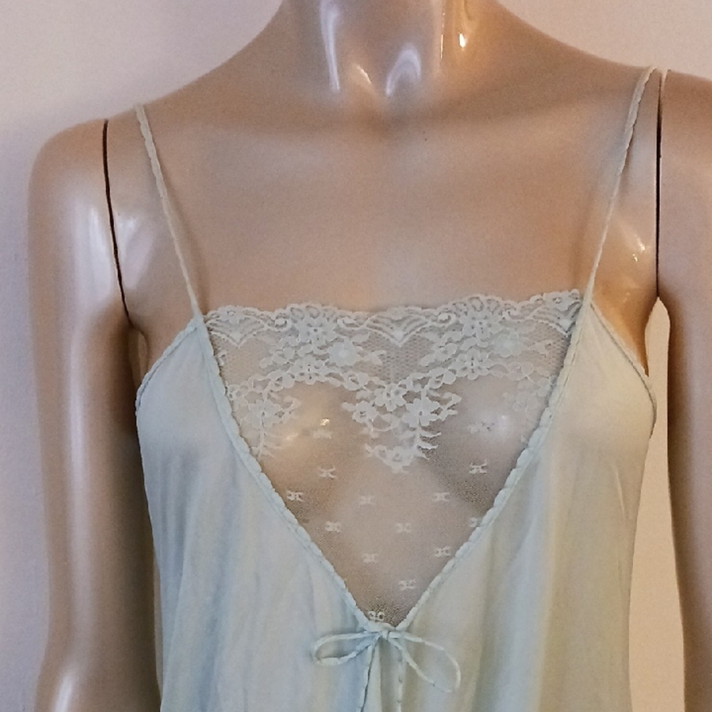 Vintage Lace Women's Nightgown in Soft Mint
